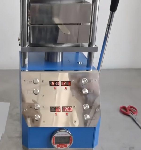 PC-600D Лабораторный нагревательный пресс до 300 градусов с плитой 180*180 мм на vbobylev.ru