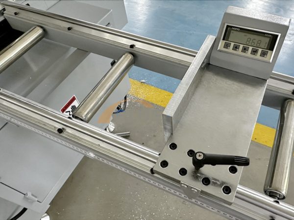 LDJ-500 станок для резки алюминиевого профиля под углом 90 и 45 градусов