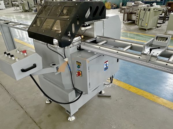 LDJ-500 станок для резки алюминиевого профиля под углом 90 и 45 градусов