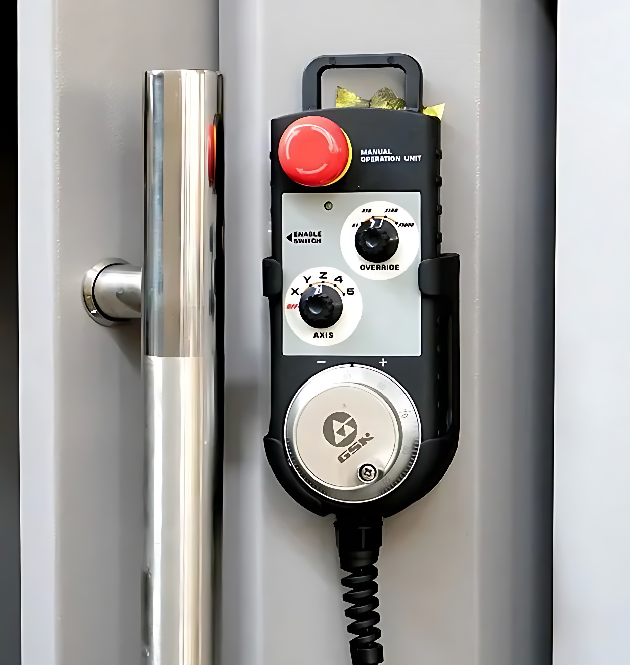 XH7126 Вертикальный обрабатывающий центр (3 оси) Siemens 808D контроллер